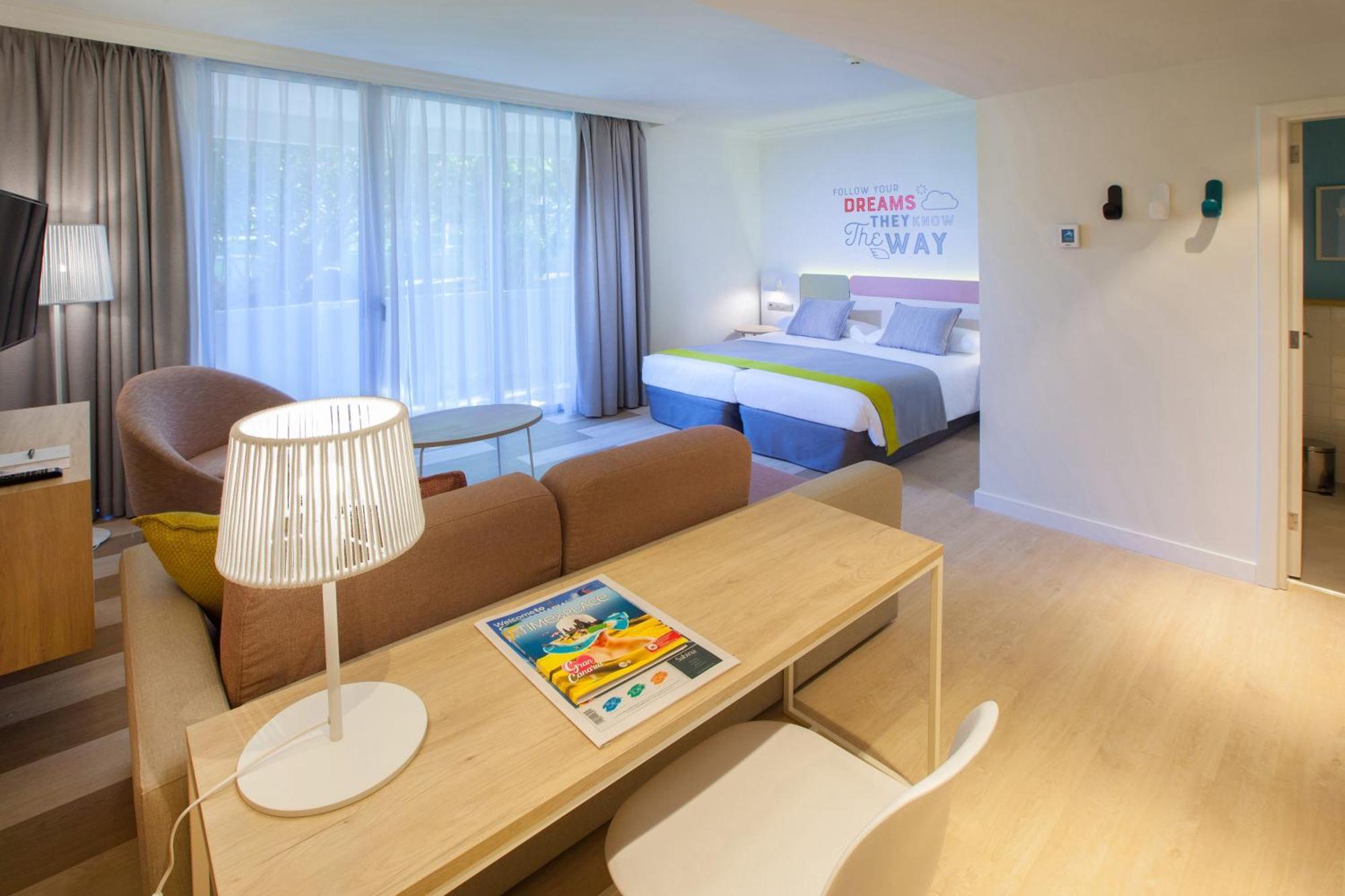 Family Room,1178160646:JPEG